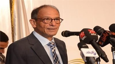 ألمانيا تمنح  هاني عازر وسام الاستحقاق من الدرجة الأولى 