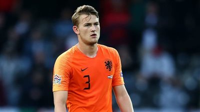 دي ليخت يختار الانتقال لهذا النادي .. ليس برشلونة !