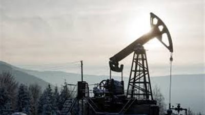 وكالة الطاقة تخفض تقديرات نمو الطلب على النفط بفعل مخاوف الاقتصاد