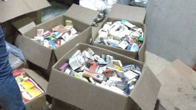 ضبط كميات من الأدوية الجنسية والنفسية داخل صيدلية دون ترخيص في جدة