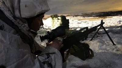 شاهد.. قناص سعودي يصطاد رؤوس مليشيا الحوثي في صعدة (فيديو)