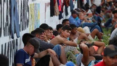 أمريكا تكثف عمليات إعادة اللاجئين للمكسيك