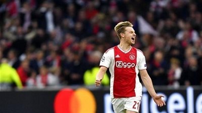 رئيس برشلونة يصدم جماهيره في صفقة دي ليخت