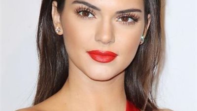 لعروس شهر 8 و9.. مكياج فرنسي ناعم ورومانسي 