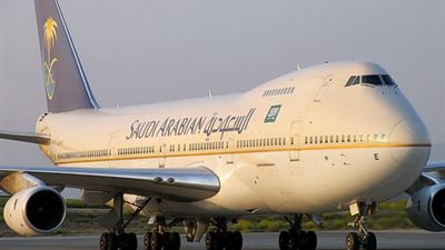 الخطوط السعودية توضح تفاصيل توقيف طاقم طائرة في تونس