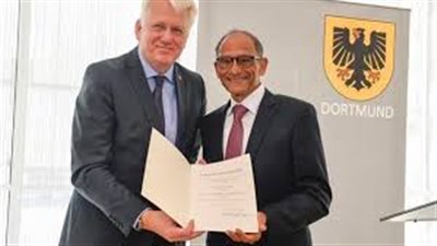 بعد حصوله على وسام الاستحقاق من ألمانيا.. هاني عاز: 