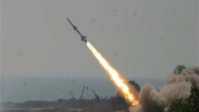 الدفاع الجوي السعودي يعترض صاروخًا باليستيًا في سماء أبها