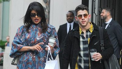 بريانكا شوبرا تتنزه مع زوجها نيك جوناس في شوراع نيويورك (صور)