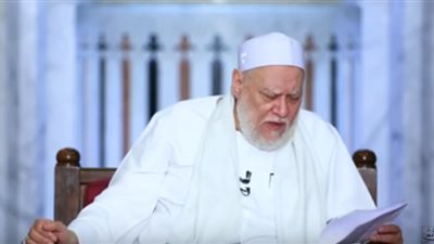 علي جمعة يوضح حكم من صلى باتجاه خاطىء للقبلة فترة من الزمن