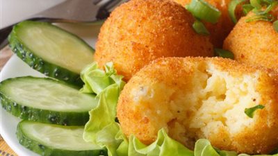 مقادير كرات الجبن بالبطاطس