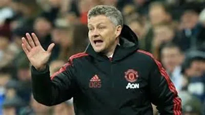 مانشستر يونايتد يحدد بديل صفقة وان بيساكا