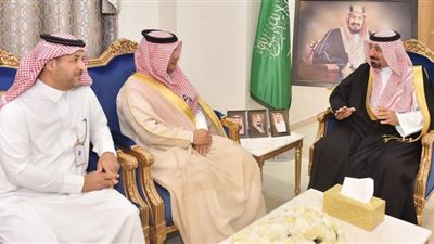 أمير نجران يجتمع مع عدد من المسئولين لتعزيز الكهرباء