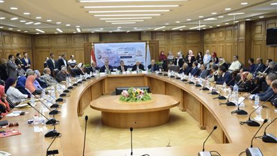 جامعة السويس تنظم المؤتمر الدولي الأول لكلية الاقتصاد والعلوم السياسية.. (صور)