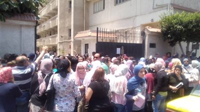 الفلسفة والأحياء ترسمان البهجة على وجوه طلاب الثانوية العامة بالإسكندرية (صور)