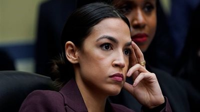 أصغر نائبة ديمقراطية بالكونجرس تحذر من الخسارة في انتخابات 2020