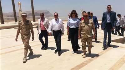 وزيرا البترول والهجرة يتفقدون عدد من المشروعات بمدينة الجلالة (صور)