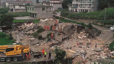 جهود مكثفة لانقاذ ضحايا زلزال الصين