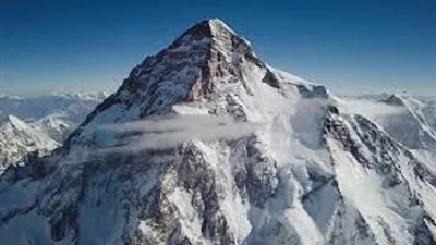 مقتل متسلق باكستاني وإصابة إيطاليين جراء انهيار جليدي شمال البلاد