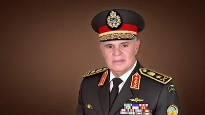 رئيس الأركان يلتقي نظيره الياباني خلال زيارته لمصر