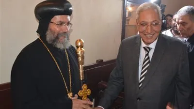 محافظ الدقهلية يشهد تعامد الشمس على المذبح القبلي للملاك ميخائيل بكنيسة مارجرجس بميت غمر 