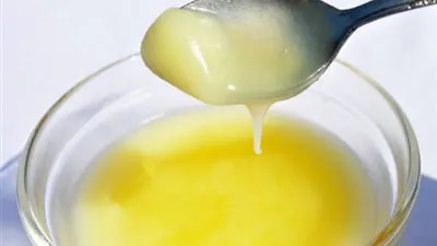 بالفيديو.. طريقة تحويل السمن النباتي إلى بلدي في المنزل