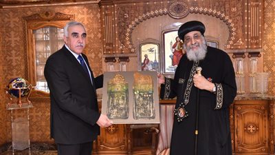 البابا تواضروس يستقبل سفير العراق (صور)