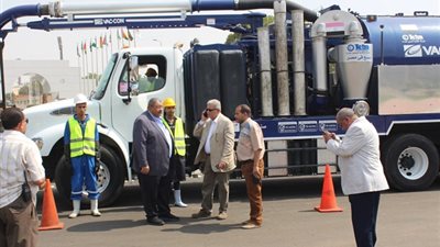 بالصور.. رئيس القابضة للمياه يطلق اشارة انتشار المعدات وخطة الطوارئ استعدادًا 