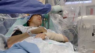 عاجل.. جامعة سوهاج ترد على واقعة تمزيق طبيب لتذكرة 