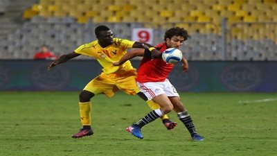 حازم إمام ينشر صورة لبناته لدعم منتخب مصر