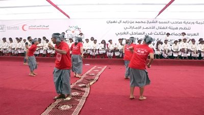 الهلال الأحمر الإماراتي ينظم عرس جماعي لـ 200 شاب وفتاة في المخا