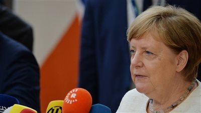 ميركل: يجب التوصل إلى حل سياسي لأزمة إيران