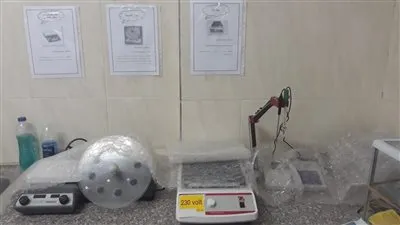 عميد طب بنها يتفقد وحدة المكيرسكوب الإلكتروني (صور)