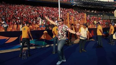 حكيم عن غنائه في افتتاح 