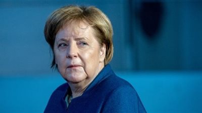 ميركل تطالب بحل سلمي في النزاع بين الولايات المتحدة وإيران