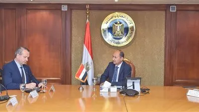  وزير التجارة  الصناعة يبحث مع وفد شركة تونجسرام المجرية الاستثمار بالسوق المصرى