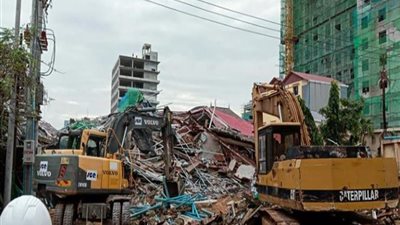 عشرات القتلى والجرحى بانهيار مبنى في كمبوديا