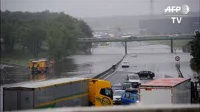 مقتل 9 اشخاص إثر غرق حافلة في باكستان 