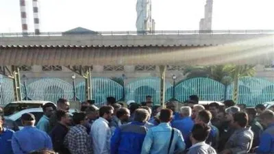 المقاومة الإيرانية: فصل جماعي لـ 100 عامل من مصفاة آبادان في إيران