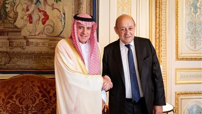 وزير الخارجية الفرنسي والجبير يبحثان جهود تحقيق الأمن والسلام (صور)