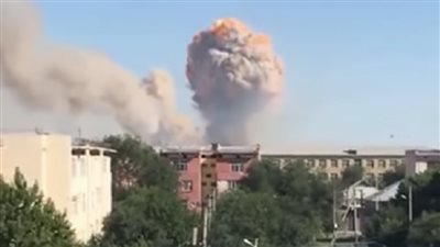 انفجار في مستودع للأسلحة والذخائر جنوبي كازاخستان (فيديو)