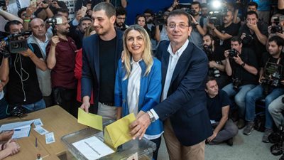 الجارديان عن فوز إمام أوغلو: أمل تركيا الجديد غير المتوقع في الكفاح من أجل الديمقراطية