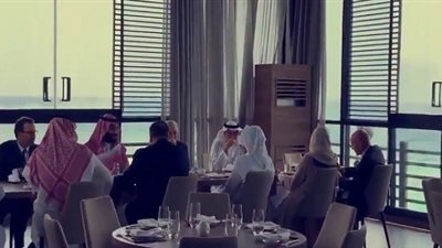 ولي العهد ووزير الخارجية الأمريكي يتناولان الغذاء في أحد مطاعم جدة