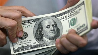 الدولار مازال يعانى من سلسلة التراجعات خلال تعاملات اليوم الإثنين