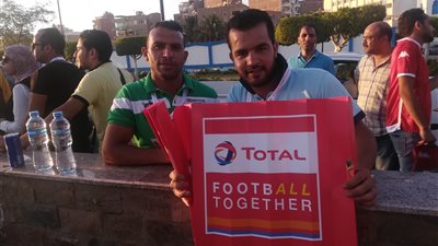 جماهير السويس وتونس وانجولا يتوافدون على الاستاد قبل المباراة بدقائق (صور)