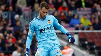 برشلونة يحسم صفقة جديدة في صراعه مع ريال مدريد