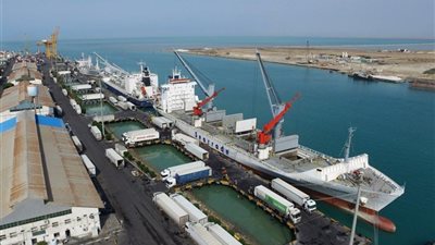 إيران تتجاهل العقوبات الأمريكية وتستعد لتفعيل خط ملاحي مع قطر