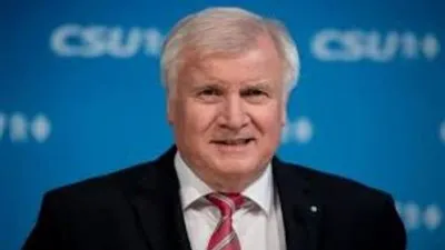 وزير الداخلية الألماني يتعاطف مع يميني متطرف اعترف بقتل سياسي