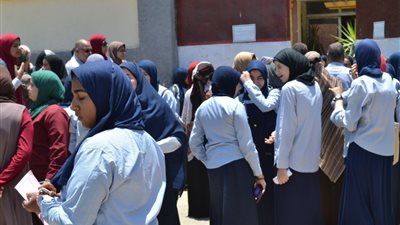 طلاب الثانوية فى السويس: الكيمياء 