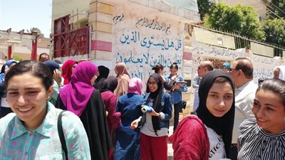 طالبات الثانوية بالفيوم: الجغرافيا لم تحتاج سوى ساعة لسهولتها (فيديو وصور)