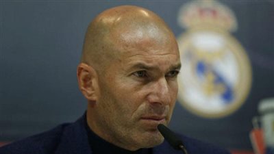 زيدان يدخل في صدام مع بيريز بسبب هذا اللاعب 